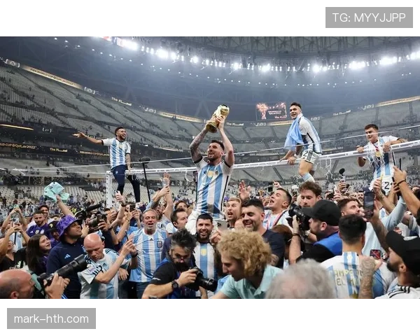 阿根廷夺冠狂欢铭记2022世界杯辉煌时刻，球队状态回暖引关注